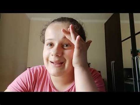 Vídeo mostra coisas que toda menina faz quando está sozinha.